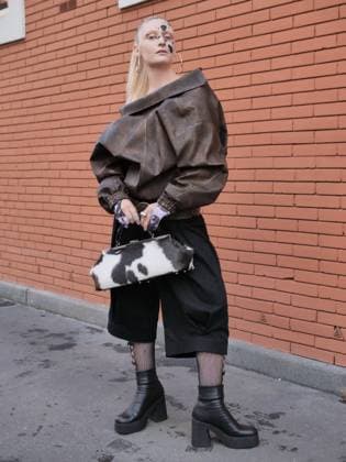 Milan, Milan Italy: Milan, Milan Women s Fashion Week Spring Summer 2026 - Women s Fashion, Spring Summer 2026 - Diesel fashion show - arrivals - In the photo: guest Milan  - ZUMAp169 20250923_zea_p169_824 Copyright: xLucaxPontix