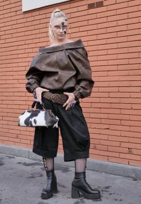 Milan, Milan Italy: Milan, Milan Women s Fashion Week Spring Summer 2026 - Women s Fashion, Spring Summer 2026 - Diesel fashion show - arrivals - In the photo: guest Milan  - ZUMAp169 20250923_zea_p169_844 Copyright: xLucaxPontix