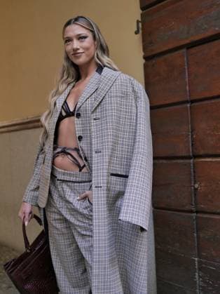 Milan, Milan Women s Fashion Week Spring Summer 2026 - Women s Fashion, Spring Summer 2026 - Iceberg fashion show - arrivals - In the photo: guest  Copyright: xLucaxPontix xipa-agency.netx xLucaPonti IpaAgencyx IPA_Agency_IPA65622021