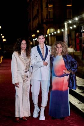 Flores Para Antonio - Red Carpet - 73rd San Sebastian International Film Festival Alba Flores, Lolita Flores, and Rosario Flores attend the red carpet event Flores para Antonio during the 73rd San Sebastian Donostia International Film Festival - Zinemaldia in San Sebastian, Spain, on September 23, 2025. San Sebastian Spain  Copyright: xCOOLMediax originalFilename: coolmedia-notitle250923_npyyW.jpg
