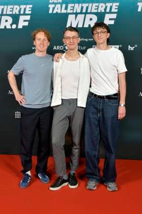 Moritz Henneberg, Igor Plischke und Julius Drost bei der Premiere des Dokumentarfilms Der talentierte Mr. F. im Kino in derKulturBrauerei. Berlin, 23.09.2025