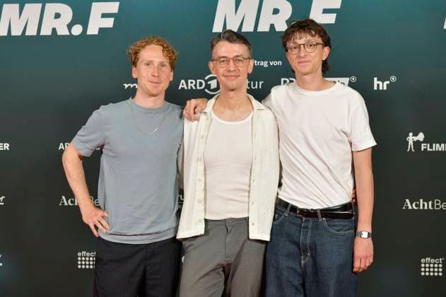Moritz Henneberg, Igor Plischke und Julius Drost bei der Premiere des Dokumentarfilms Der talentierte Mr. F. im Kino in derKulturBrauerei. Berlin, 23.09.2025