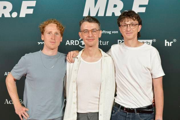Entertainment Bilder des Tages Moritz Henneberg, Igor Plischke und Julius Drost bei der Premiere des Dokumentarfilms Der talentierte Mr. F. im Kino in derKulturBrauerei. Berlin, 23.09.2025