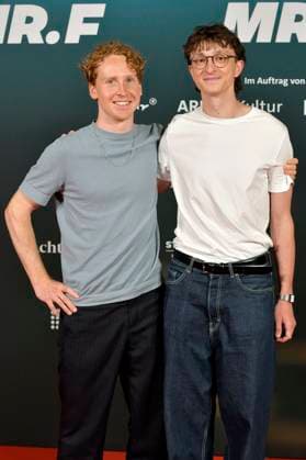 Moritz Henneberg und Julius Drost bei der Premiere des Dokumentarfilms Der talentierte Mr. F. im Kino in derKulturBrauerei. Berlin, 23.09.2025