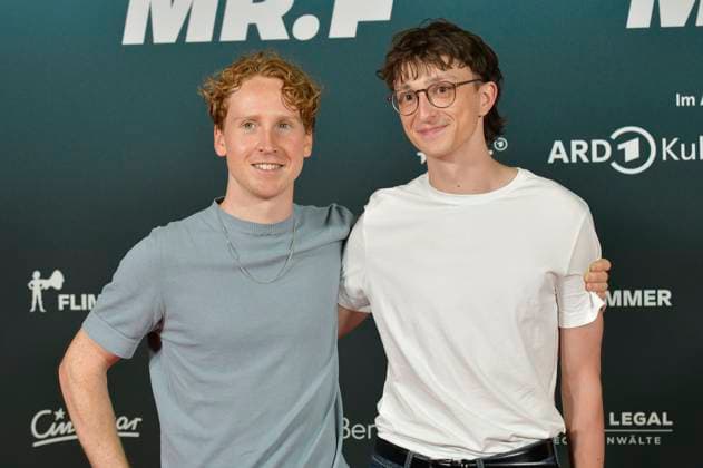 Moritz Henneberg und Julius Drost bei der Premiere des Dokumentarfilms Der talentierte Mr. F. im Kino in derKulturBrauerei. Berlin, 23.09.2025