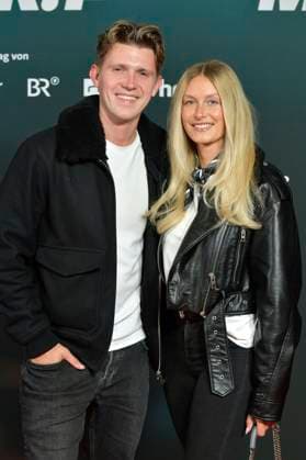 Lennart Betzgen und Celine Rüdebusch bei der Premiere des Dokumentarfilms Der talentierte Mr. F. im Kino in derKulturBrauerei. Berlin, 23.09.2025