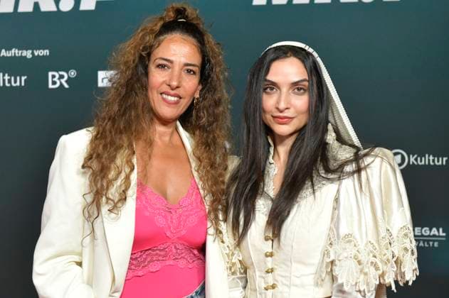 Meryem Moutaoukkil und Aylin Öcal bei der Premiere des Dokumentarfilms Der talentierte Mr. F. im Kino in derKulturBrauerei. Berlin, 23.09.2025