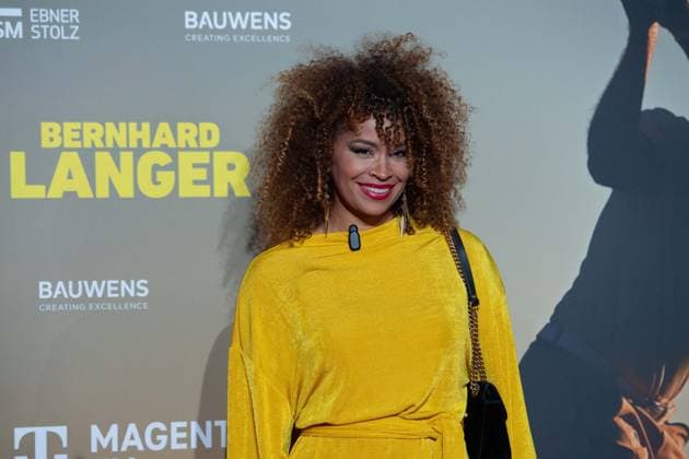 Diana SCHNEIDER, Moderatorin Magenta TV. Roter Teppich, Red Carpet Show, Ankunft, arrival, Filmpremiere Filmpremiere BERNHARD LANGER - Der Ewige Champion am 23.09.2025 im Cinedom-Kino in Koeln,