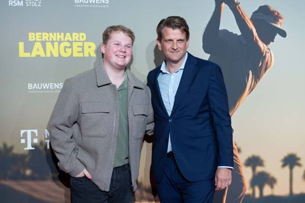 v.l .Julius WECKAUF, Schauspieler, Leopold Leo HOESCH, Produzent Roter Teppich, Red Carpet Show, Ankunft, arrival, Filmpremiere Filmpremiere BERNHARD LANGER - Der Ewige Champion am 23.09.2025 im Cinedom-Kino in Koeln,