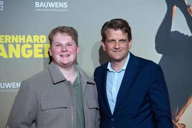 v.l .Julius WECKAUF, Schauspieler, Leopold Leo HOESCH, Produzent Roter Teppich, Red Carpet Show, Ankunft, arrival, Filmpremiere Filmpremiere BERNHARD LANGER - Der Ewige Champion am 23.09.2025 im Cinedom-Kino in Koeln,