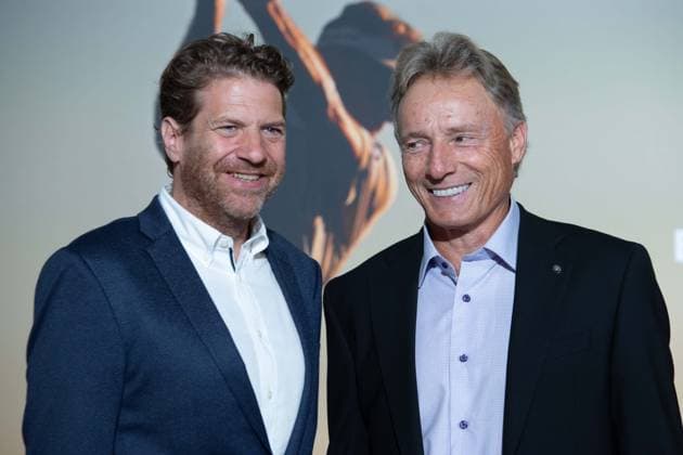 v.l. Arnim BUTZEN, Magenta TV; Bernhard LANGER, Golfprofi, Roter Teppich, Red Carpet Show, Ankunft, arrival, Filmpremiere Filmpremiere BERNHARD LANGER - Der Ewige Champion am 23.09.2025 im Cinedom-Kino in Koeln,