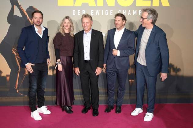 Daniel Guhl, Dorothea Jacob, Bernhard Langer, Arnim Butzen und Sven Philipp bei der Premiere des Dokumentarfilms Bernhard Langer - Der ewige Champion im Cinedom. Köln, 23.09.2025