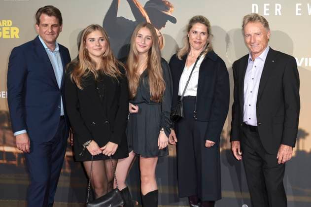 Leopold Hoesch mit Töchtern Mathilde und Theresa, Ehefrau Judith und Bernhard Langer bei der Premiere des Dokumentarfilms Bernhard Langer - Der ewige Champion im Cinedom. Köln, 23.09.2025