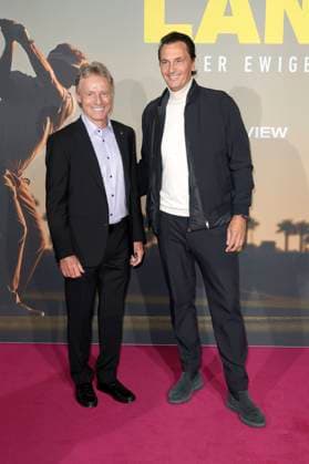 Bernhard Langer und Sebastian Hellmann bei der Premiere des Dokumentarfilms Bernhard Langer - Der ewige Champion im Cinedom. Köln, 23.09.2025