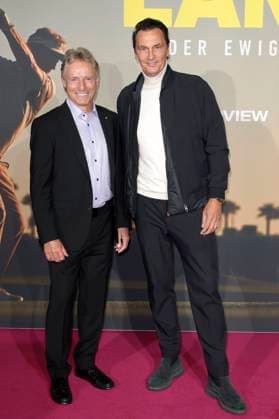 Bernhard Langer und Sebastian Hellmann bei der Premiere des Dokumentarfilms Bernhard Langer - Der ewige Champion im Cinedom. Köln, 23.09.2025