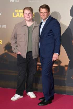 Julius Weckauf und Leopold Hoesch bei der Premiere des Dokumentarfilms Bernhard Langer - Der ewige Champion im Cinedom. Köln, 23.09.2025