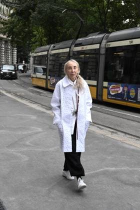 Milan, Italy: Milan, Jil Sander - Arrival of Guests - Milan Fashion Week - Womenswear Spring Summer 2026. Pictured: Carla Sozzani Milan Italy  - ZUMAp169 20250924_zea_p169_072 Copyright: xSimonexComix