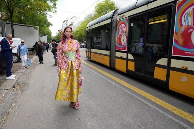 Milan, Crowds of people, influencers, and onlookers outside the Fendi fashion show during Women s Fashion Week, Milan Fashion Week on Via Solari.  Copyright: xDuilioxPiaggesix xipa-agency.netx xDuilioxPiaggesix IPA_Agency_IPA65673442