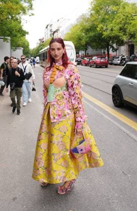 Milan, Crowds of people, influencers, and onlookers outside the Fendi fashion show during Women s Fashion Week, Milan Fashion Week on Via Solari.  Copyright: xDuilioxPiaggesix xipa-agency.netx xDuilioxPiaggesix IPA_Agency_IPA65673429