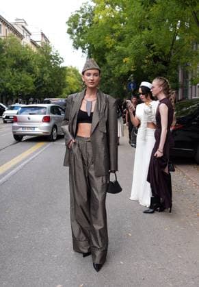 Milan, Crowds of people, influencers, and onlookers outside the Fendi fashion show during Women s Fashion Week, Milan Fashion Week on Via Solari.  Copyright: xDuilioxPiaggesix xipa-agency.netx xDuilioxPiaggesix IPA_Agency_IPA65673456