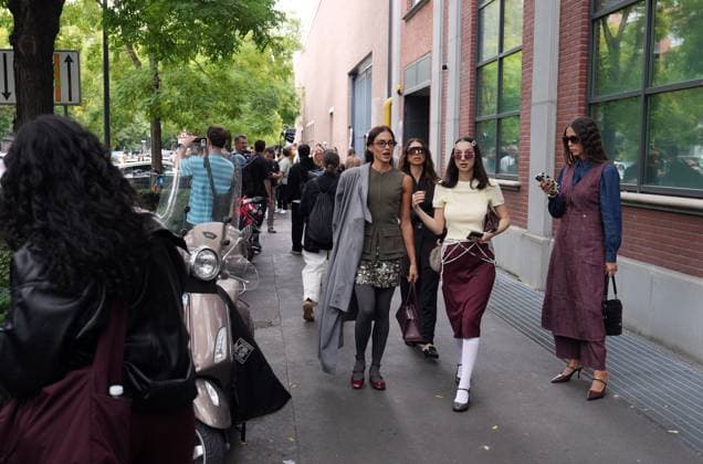 Milan, Crowds of people, influencers, and onlookers outside the Fendi fashion show during Women s Fashion Week, Milan Fashion Week on Via Solari.  Copyright: xDuilioxPiaggesix xipa-agency.netx xDuilioxPiaggesix IPA_Agency_IPA65673540
