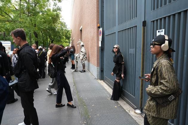 Milan, Crowds of people, influencers, and onlookers outside the Fendi fashion show during Women s Fashion Week, Milan Fashion Week on Via Solari.  Copyright: xDuilioxPiaggesix xipa-agency.netx xDuilioxPiaggesix IPA_Agency_IPA65673597