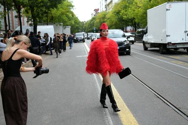 Milan, Crowds of people, influencers, and onlookers outside the Fendi fashion show during Women s Fashion Week, Milan Fashion Week on Via Solari.  Copyright: xDuilioxPiaggesix xipa-agency.netx xDuilioxPiaggesix IPA_Agency_IPA65673574