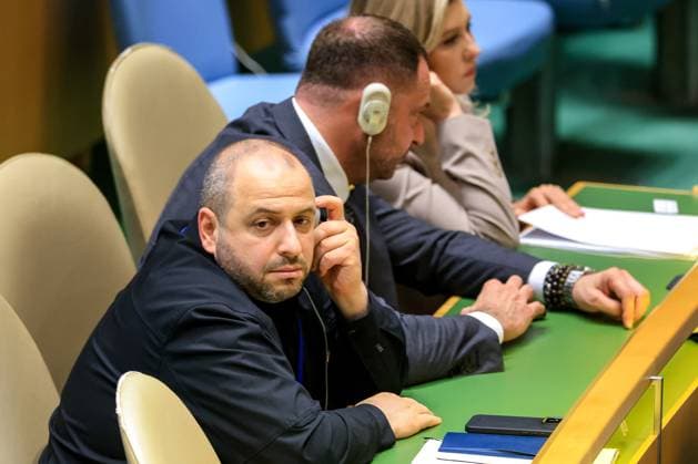 USA, NEW YORK New York City - SEPTEMBER 24, 2025: Secretary of Ukraine s National Security and Defence Council Rustem Umerov, Head of the Office of the President of Ukraine Andriy Yermak and Ukrainian President Zelenskyy s wife Olena Zelenska (L-R) attend the 80th session of the UN General Assembly New York City USA  - ZUMAt113 20250924_zaa_t113_114 Copyright: xValeryxSharifulinx