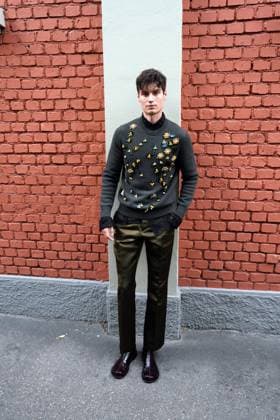Milan, Milan, Italy: Milan, Crowds of people, influencers, and onlookers outside the Fendi fashion show during Women s Fashion Week, Milan Fashion Week on Via Solari. Milan Italy  - ZUMAp169 20250924_zea_p169_431 Copyright: xDuilioxPiaggesix