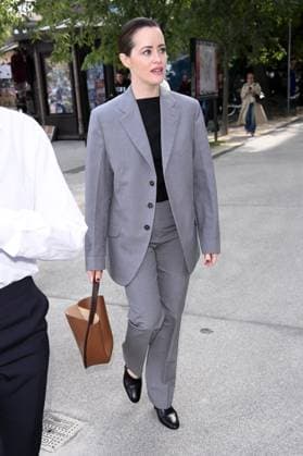 Milan, Jil Sander - Arrival of Guests - Milan Fashion Week - Womenswear Spring Summer 2026. Pictured: Claire Foy  Copyright: xSimonexComix xipa-agency.netx xSimonexComix IPA_Agency_IPA65649839