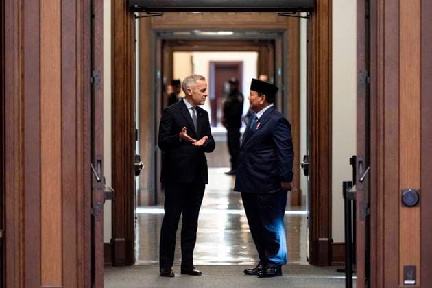 September 24, 2025, Ottawa, On, Canada: Prime Minister Mark Carney speaks with the President of Indonesia Prabowo Subianto ahead of a signing ceremony during a working visit on Parliament Hill in Ottawa, on Wednesday, Sept. 24, 2025. Ottawa Canada  - ZUMAc35_ 20250924_zaf_c35_163 Copyright: xSpencerxColbyx