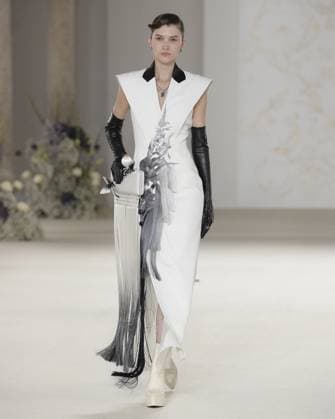 September 24, 2025, Milan, Milan, Italy: A model walks the runway wearing creations by designer XIONG YING for the HEAVEN GAIA collection during Milan Fashion Week Spring Summer 2026, at the Museo Leonardo da Vinci, in Milan, Italy, on September 24, 2025. Milan Italy - ZUMAp285 20250924_zep_p285_023 Copyright: xGennaroxPiscopox