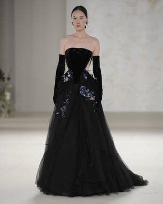September 24, 2025, Milan, Milan, Italy: A model walks the runway wearing creations by designer XIONG YING for the HEAVEN GAIA collection during Milan Fashion Week Spring Summer 2026, at the Museo Leonardo da Vinci, in Milan, Italy, on September 24, 2025. Milan Italy - ZUMAp285 20250924_zep_p285_032 Copyright: xGennaroxPiscopox