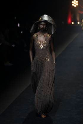 Milan Fashion Week - Women S S 2026 Etro Fashion Show Runway Milan, Italy Milan Fashion Week - Women S S 2026 Etro Fashion Show Runway Milan, Italy 24th September 2025  Copyright: xJohnnyxDallaxLibera SGPx