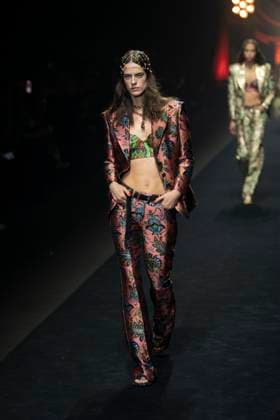 Milan Fashion Week - Women S S 2026 Etro Fashion Show Runway Milan, Italy Milan Fashion Week - Women S S 2026 Etro Fashion Show Runway Milan, Italy 24th September 2025  Copyright: xJohnnyxDallaxLibera SGPx