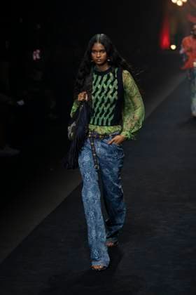Milan Fashion Week - Women S S 2026 Etro Fashion Show Runway Milan, Italy Milan Fashion Week - Women S S 2026 Etro Fashion Show Runway Milan, Italy 24th September 2025  Copyright: xJohnnyxDallaxLibera SGPx