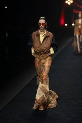 Milan Fashion Week - Women S S 2026 Etro Fashion Show Runway Milan, Italy Milan Fashion Week - Women S S 2026 Etro Fashion Show Runway Milan, Italy 24th September 2025  Copyright: xJohnnyxDallaxLibera SGPx