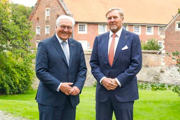 Bilder des Jahres 2025, News September 09 30 Jahre Deutsch-Niederländisches Corps: Bundespräsident trifft König Willem-Alexander in Münster Münster, 25.09.2025 Bundespräsident Frank Walter Steinmeier und König Willem-Alexander bei Ankunft zur der Veranstaltung 30 Jahre Deutsch-Niederländisches Corps in Münster NRW *** 30 years of the German-Dutch Corps Federal President meets King Willem Alexander in Münster Münster, 25 09 2025 Federal President Frank Walter Steinmeier and King Willem Alexander on arrival at the 30 years of the German-Dutch Corps event in Münster NRW Copyright: xMatthiasxGränzdörferx