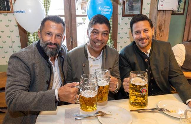 Bilder des Jahres 2025, Entertainment 09 September Hasan Salihamid?i? Salihamidzic Brazzo , Giovane ƒlber Elber , Claudio Pizarro Plettis Wiesn Legends Lunch und Sky Deutschland Fernsehen GmbH im Käfer Festzelt auf dem Oktoberfest in München Datum: 25.09.2025 *** Hasan Salihamid i Salihamidzic Brazzo , Giovane ƒlber Elber , Claudio Pizarro Plettis Wiesn Legends Lunch and Sky Deutschland Fernsehen GmbH in the Käfer Festzelt at the Oktoberfest in Munich Date 25 09 2025