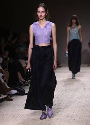 September 25, 2025, Milan, ITALY: A model presents a creation by Italian fashion label Emporio Armani during the Spring Summer 2026 Women s Collection show at Milan Fashion Week in Milan, Italy, 25 September 2025. .ANSA MATTEO BAZZI Milan ITALY  - ZUMAa110 20250925_zaf_a110_016 Copyright: xMatteoxBazzix