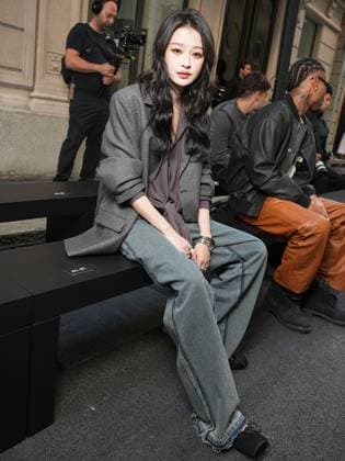Milan, Milan Women s Fashion Week Spring Summer 2026 - MM6 Maison Margiela Fashion Show - Front Row Guests Pictured: Sun Yi  Copyright: xRiccardoxGiordanox xipa-agency.netx xRiccardoxGiordanox IPA_Agency_IPA65739496