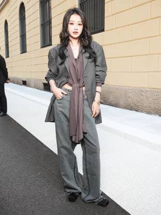 Milan, Italy, Italy: Milan, Milan Women s Fashion Week Spring Summer 2026 - MM6 Maison Margiela Fashion Show - Front Row Guests Pictured: Sun Yi Milan Italy  - ZUMAp169 20250925_zea_p169_1194 Copyright: xRiccardoxGiordanox