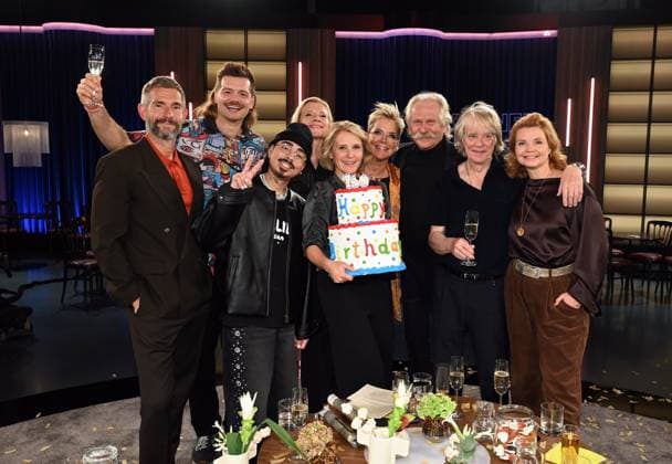 Moderator Micky Beisenherz, l-r, Parkour-Sportler Jan Schlappen, Comedian Tony Bauer, Schauspielerin Caroline Peters, Moderatorin Susan Link, Moderatorin Inka Bause, Musiker Henning Krautmacher, Musiker Helge Schneider und Schauspielerin Annette Frier zu Gast in der 750. Ausgabe der WDR Talkshow Kölner Treff *** Presenter Micky Beisenherz, l r, parkour athlete Jan Schlappen, comedian Tony Bauer, actress Caroline Peters, presenter Susan Link, presenter Inka Bause, musician Henning Krautmacher, musician Helge Schneider and actress Annette Frier as guests on the 750th edition of the WDR talk show Kölner Treff