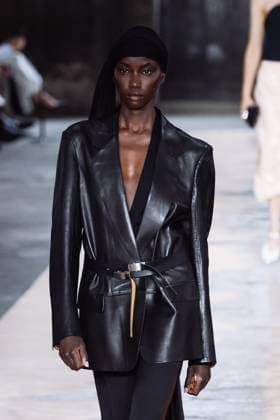 Milan, Italy: Milan, Milan Women s Fashion Week Spring Summer 2026 - Women s Fashion, Spring Summer 2026 - Boss Fashion Show - Catwalk. In the photo: Anok Yai Milan Italy  - ZUMAp169 20250925_zea_p169_1668 Copyright: xAlessandroxBremecx