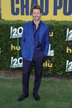Los Angeles premiere of Hulu s Chad Powers at the Rose Bowl Stadium Featuring: Glen Powell Where: Los Angeles, California, United States When: 25 Sep 2025 Credit: Faye s Vision Cover Images EDITORIAL USE ONLY. NOT FOR USE BY NEWSPAPERS BASED IN THE UK. Copyright: xx coverimg55125241