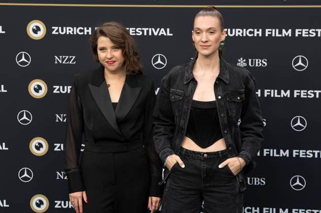 Maria Brendle und Julia Buchmann bei der Festivaleröffnung mit der Premiere des Kinofilms Splitsville auf dem 21. Zurich Film Festival 2025 im Kongresssaal. Zürich, 25.09.2025