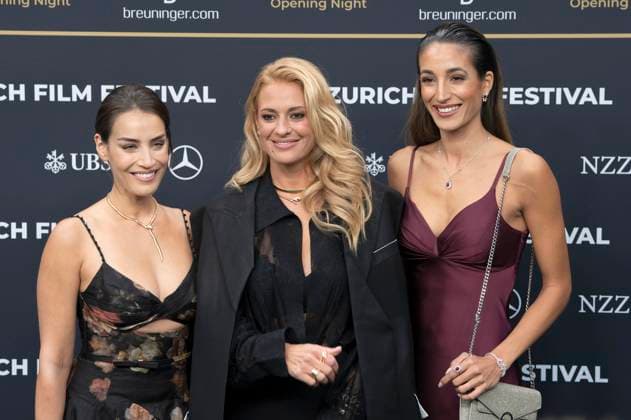 Lara Wolf, Christa Rigozzi und Sara Leutenegger bei der Festivaleröffnung mit der Premiere des Kinofilms Splitsville auf dem 21. Zurich Film Festival 2025 im Kongresssaal. Zürich, 25.09.2025