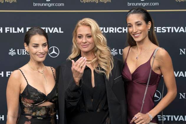 Lara Wolf, Christa Rigozzi und Sara Leutenegger bei der Festivaleröffnung mit der Premiere des Kinofilms Splitsville auf dem 21. Zurich Film Festival 2025 im Kongresssaal. Zürich, 25.09.2025