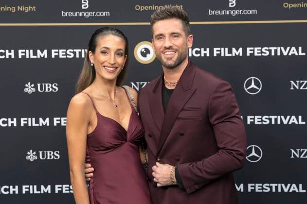 Sara Leutenegger und Steven Epprecht bei der Festivaleröffnung mit der Premiere des Kinofilms Splitsville auf dem 21. Zurich Film Festival 2025 im Kongresssaal. Zürich, 25.09.2025