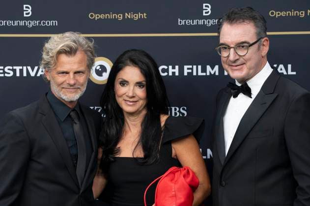 Alain Sutter, Melanie Wey und Christian Jungen bei der Festivaleröffnung mit der Premiere des Kinofilms Splitsville auf dem 21. Zurich Film Festival 2025 im Kongresssaal. Zürich, 25.09.2025